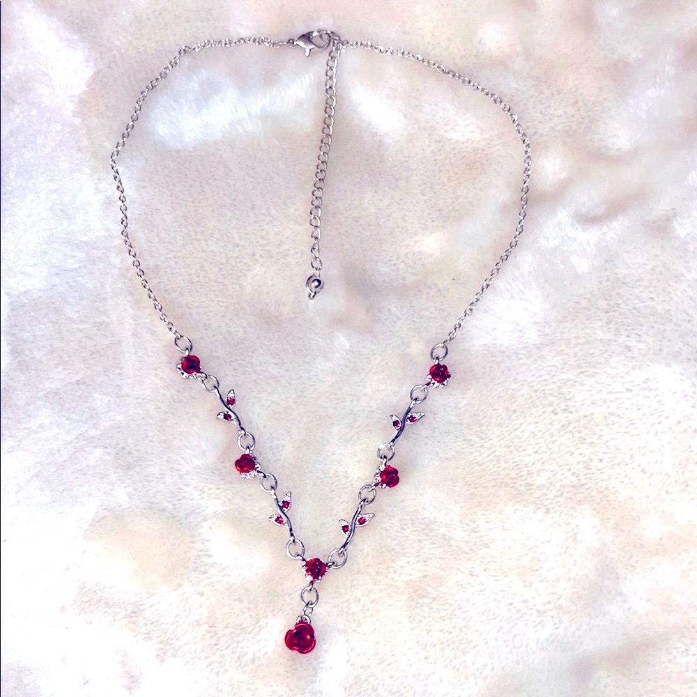 NEW! 🌹 ELEGANT STUNNING SILVER & RED ROSE VINE ADJUSTABLE NECKLACE - Picture 2 of 4